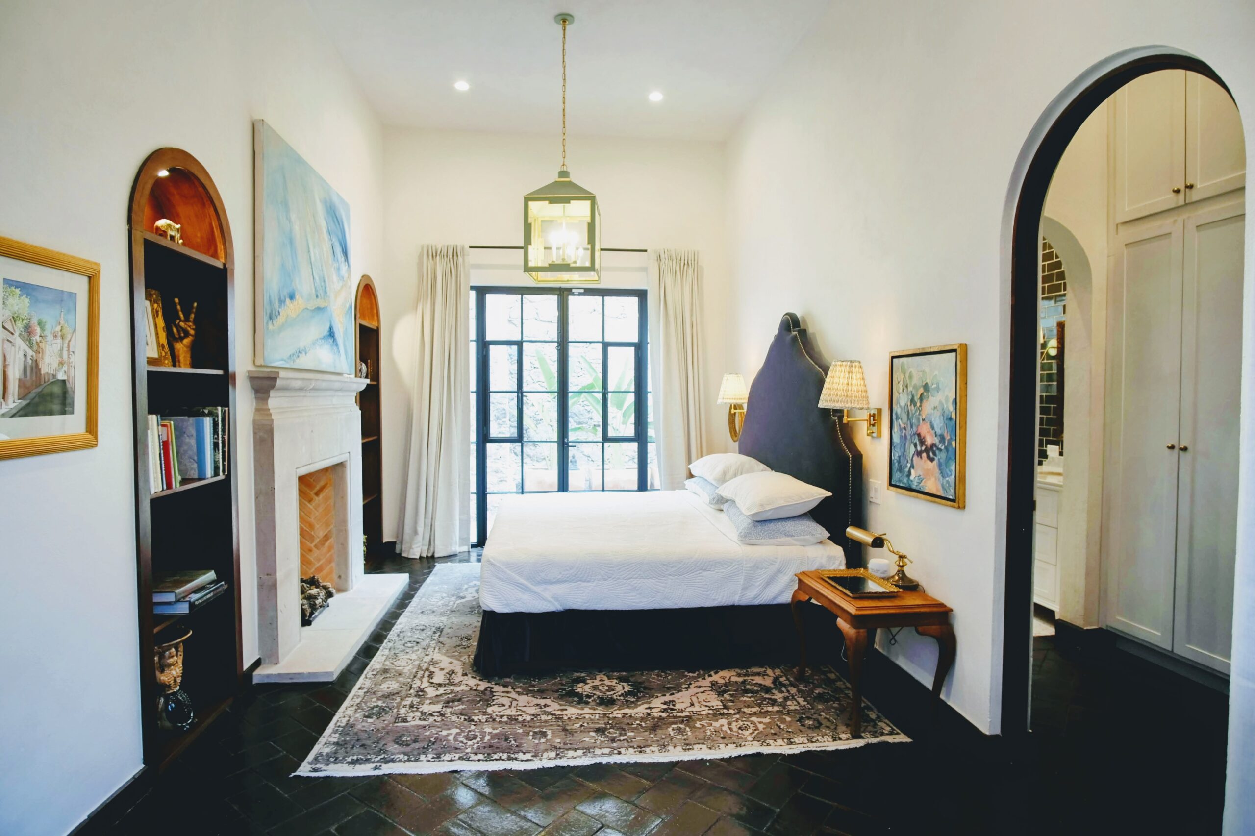 Casa-Jacaranda-1st-bed-black-white-scaled