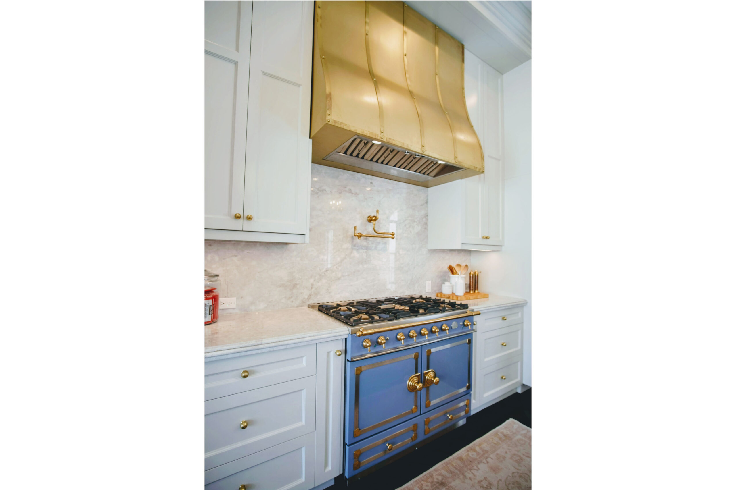 Casa-Jacaranda-2nd-kitchen-stove-resized-scaled