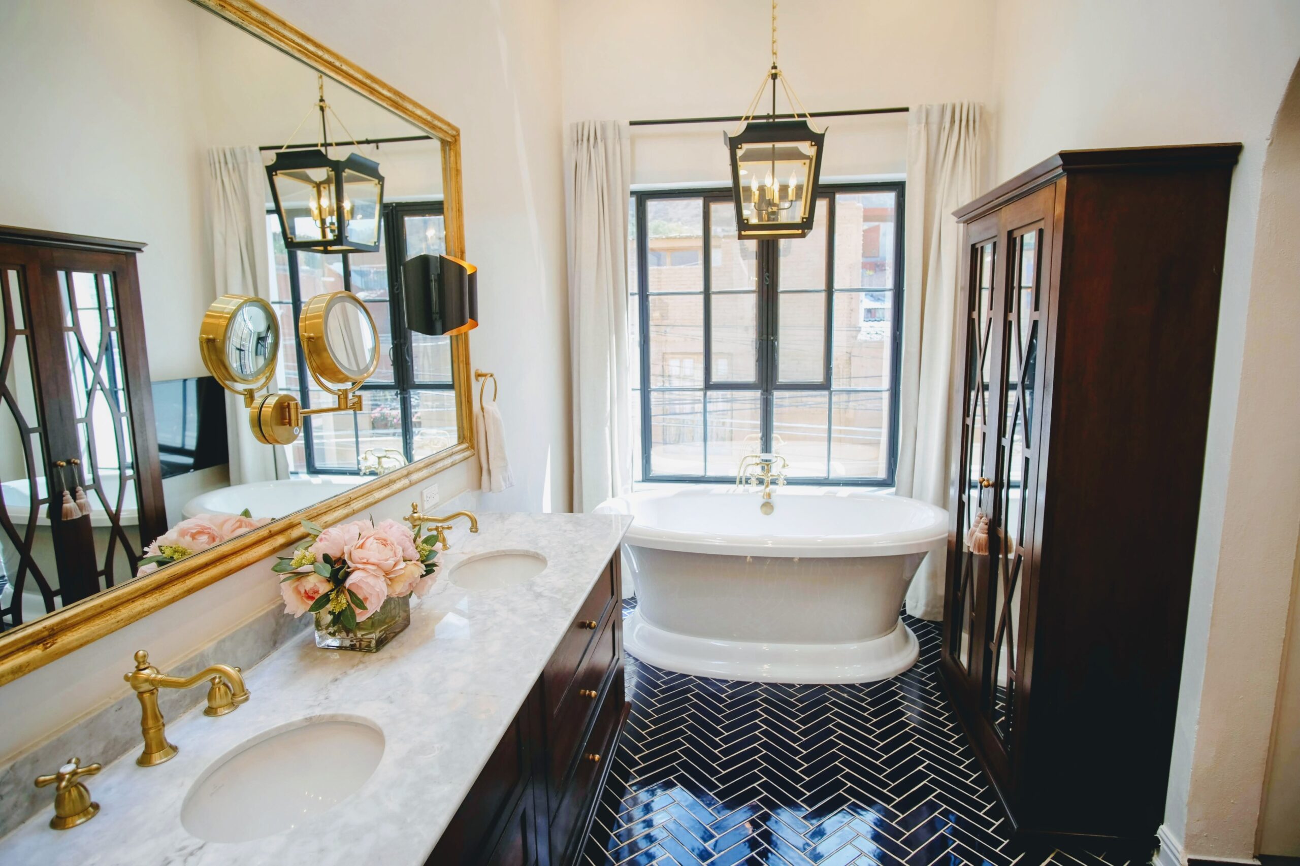 Casa-Jacaranda-3rd-suite-bath-scaled